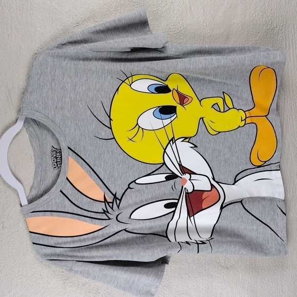 Looney Tunes Bugs Bunny and Tweety Bird Gray Short Sleeve Cropped Tee Shirt Top - Picture 8 of 8